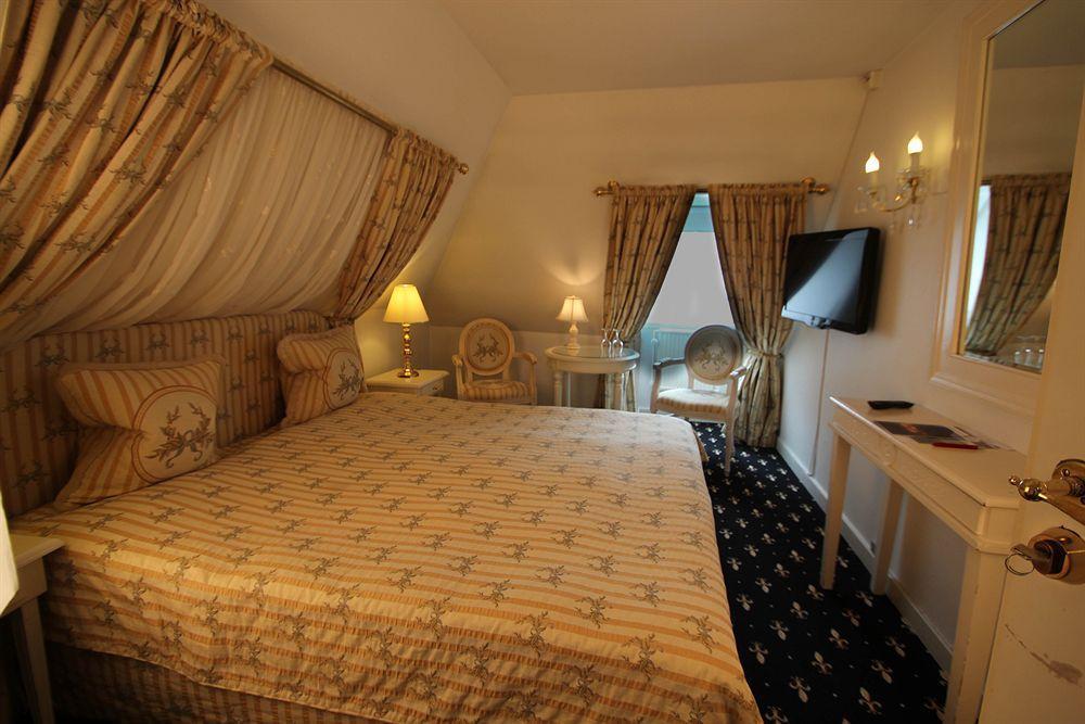 Manor House Hotel 4*