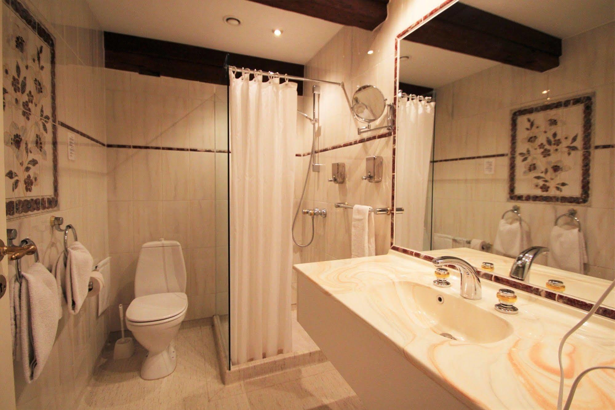 Manor House Hotel 4*