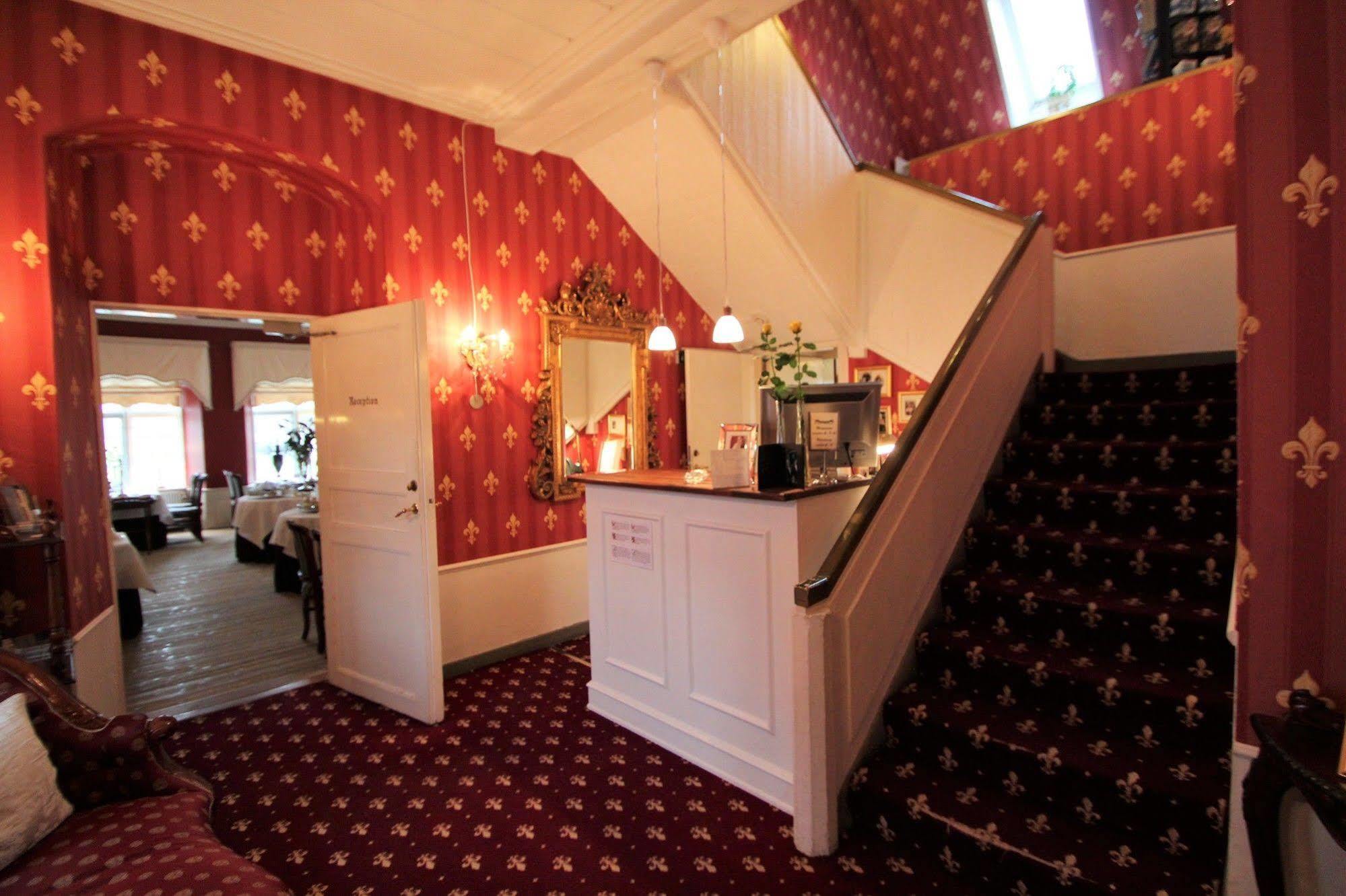 Manor House 4*