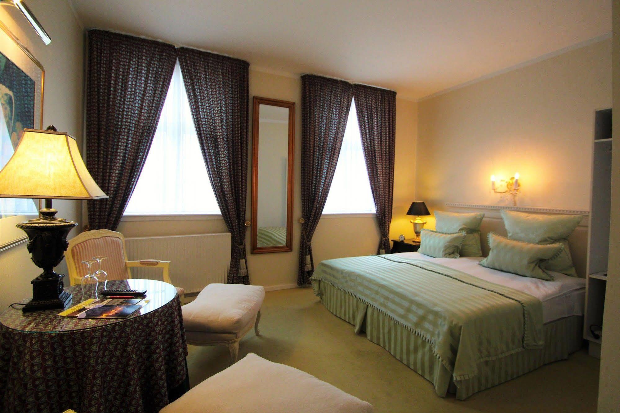 Manor House Hotel 4*
