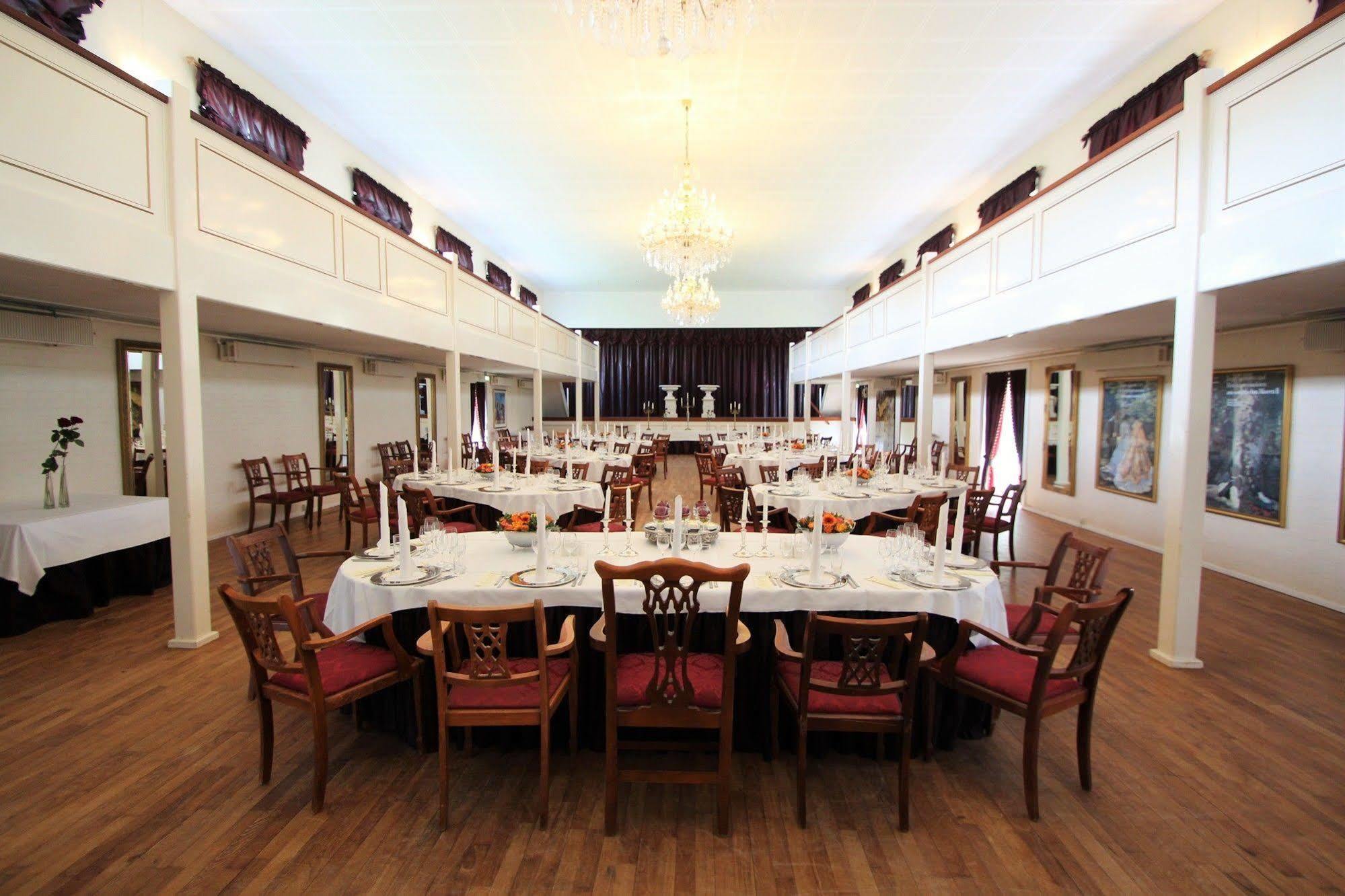 Manor House Hotel 4*